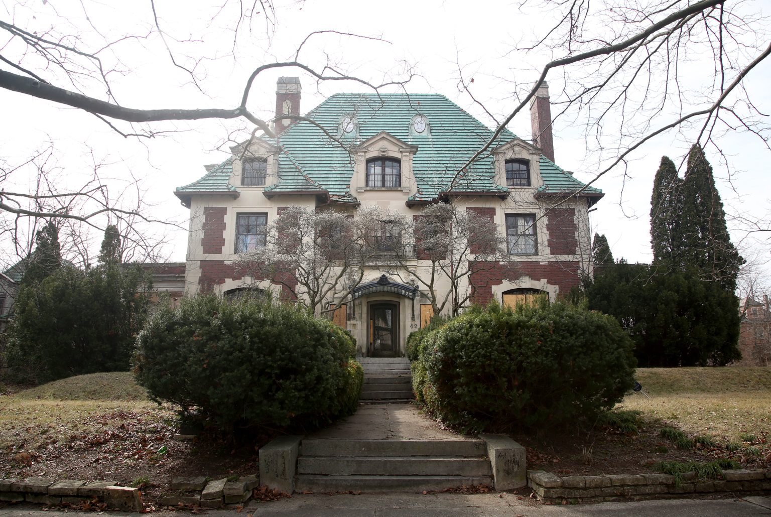 The abandoned Traxler Mansion in Dayton, Ohio – Pages of Past